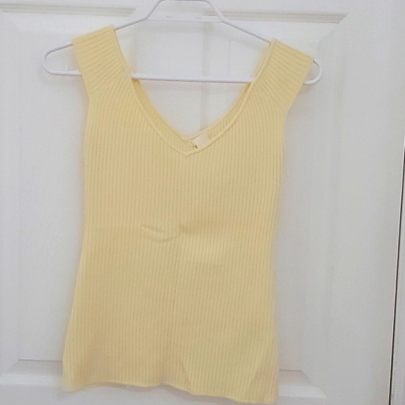 Sleeveless knit top - Picture 1 of 4
